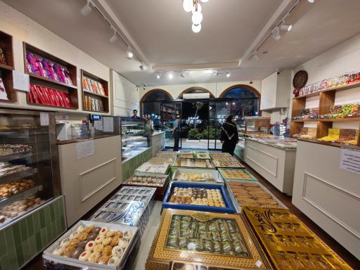 عکس قنادی برگ سبز