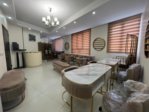 عکس سالن کاشت ناخن پرند