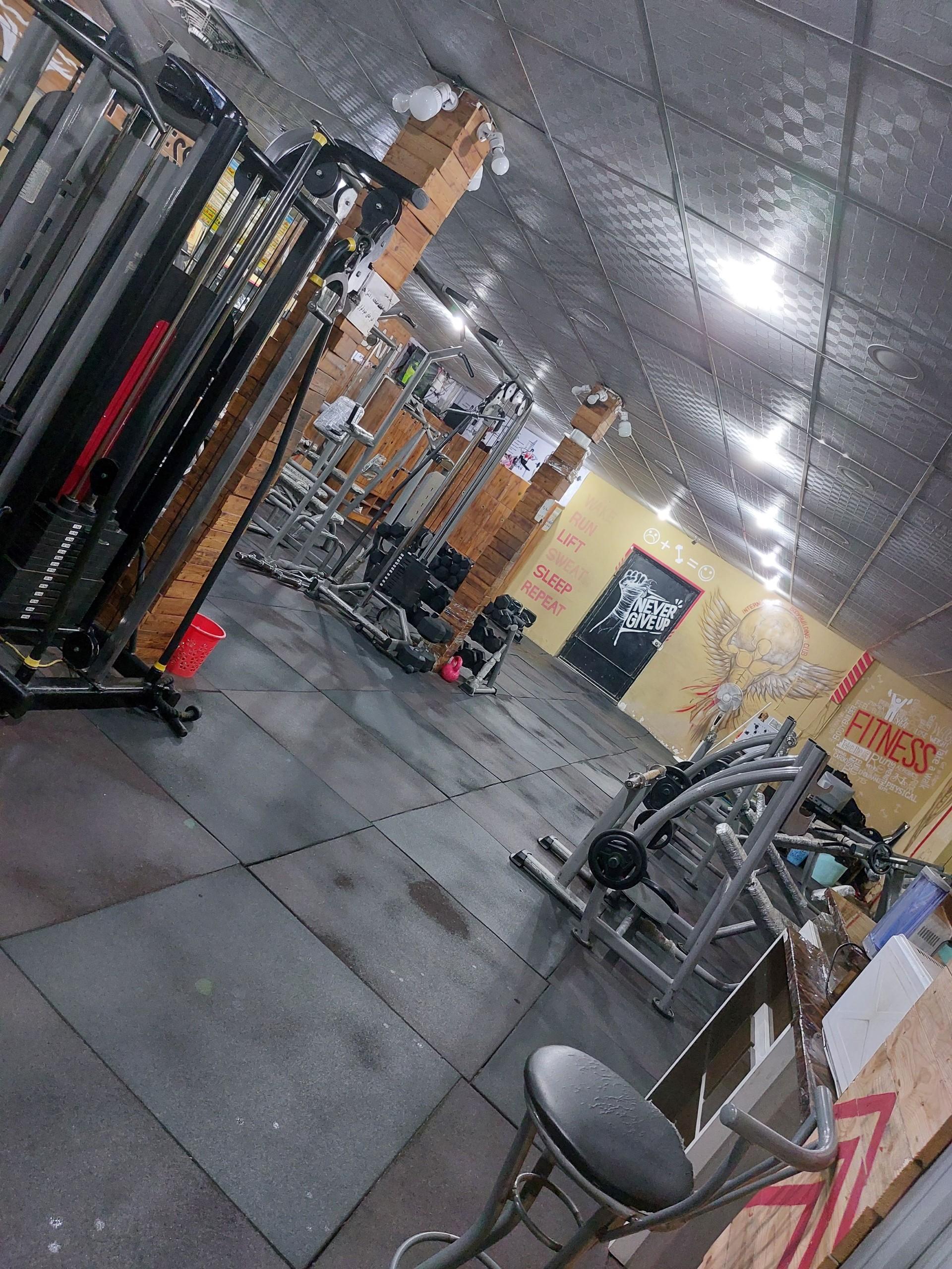 عکس باشگاه بدنسازی بین الملل