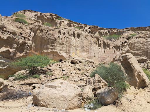 عکس غارهای سه گانه و معبد بان مسیتی