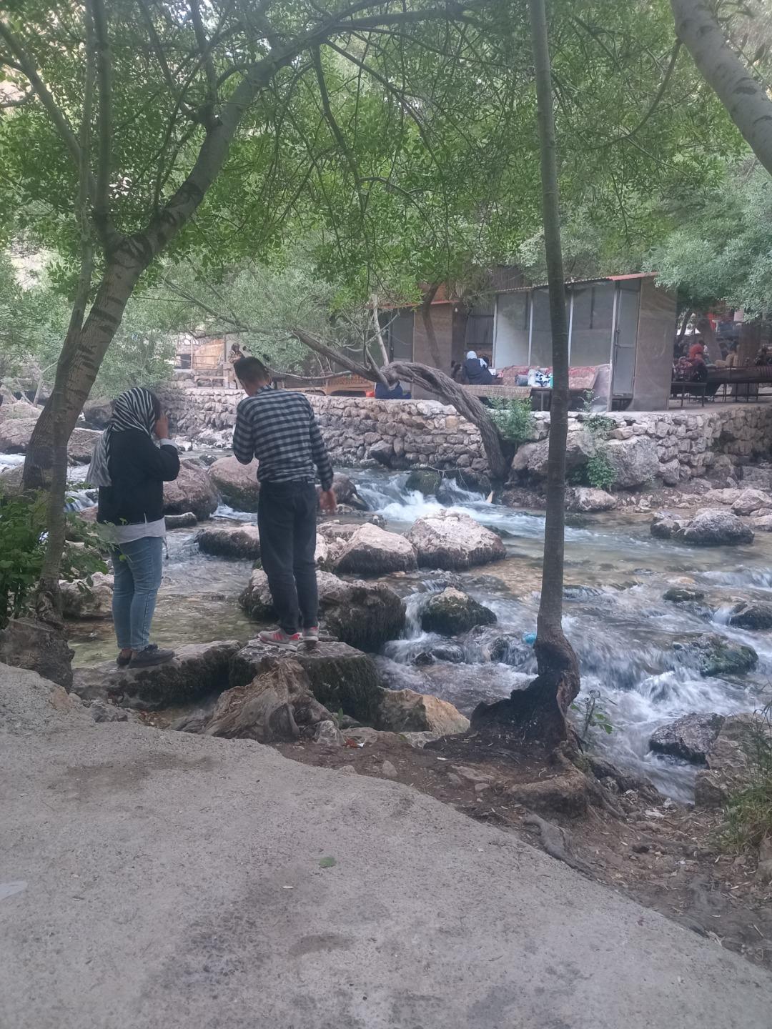 عکس آبشار ده چشمه