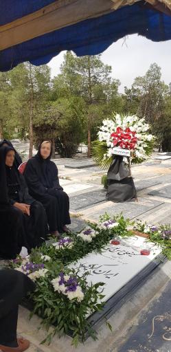 عکس مزار حسینعلی حسن‌پور و ایران کریمی