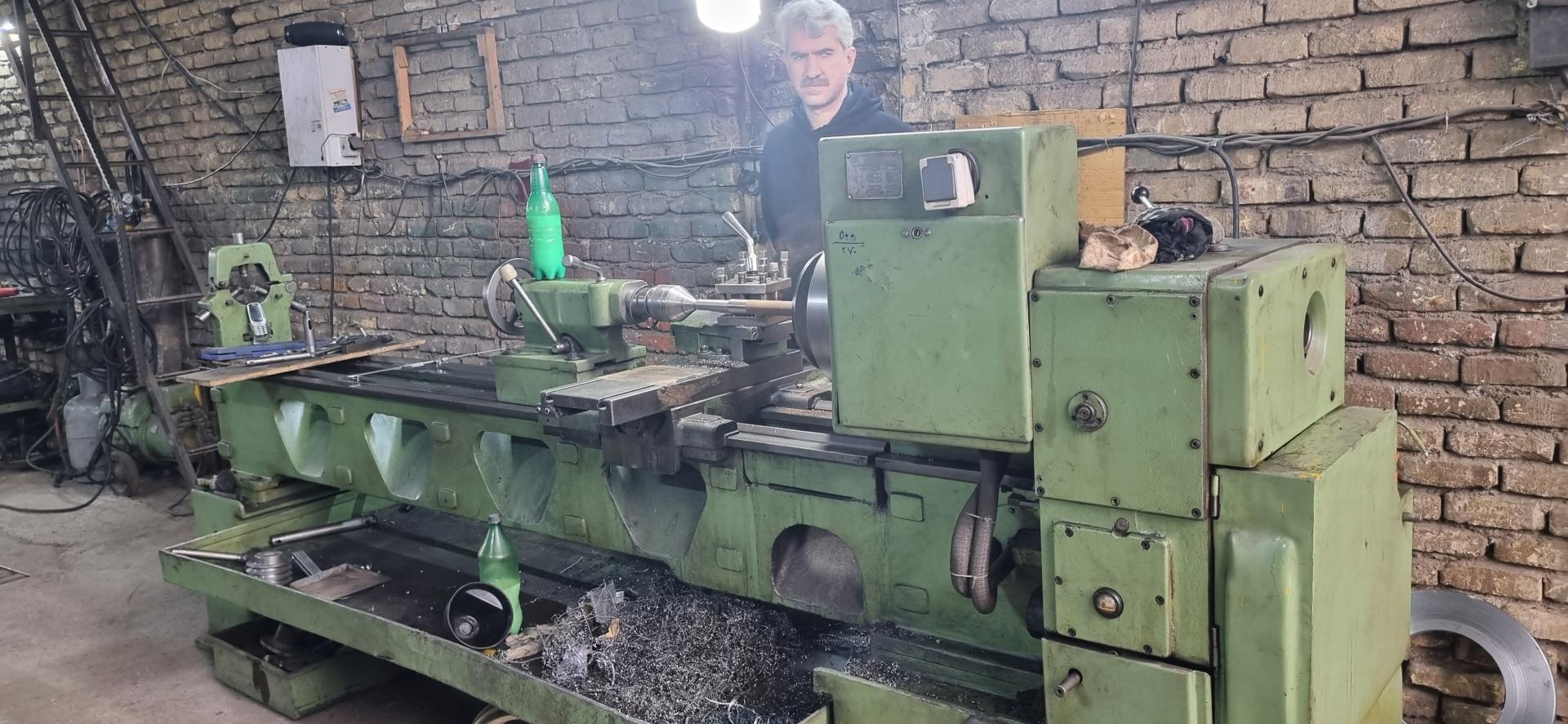 عکس تراشکاری وقطعه سازی کوماتسو