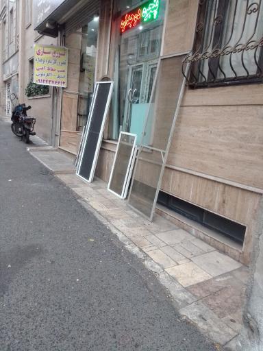 عکس پنجره دوجداره توری پلیسه و ساده حفاظ