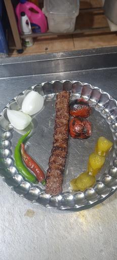 عکس تهیه غذای ماهان