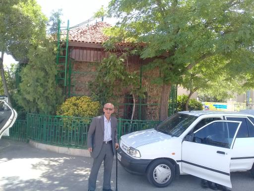 عکس آرامگاه پروفسور حسابی