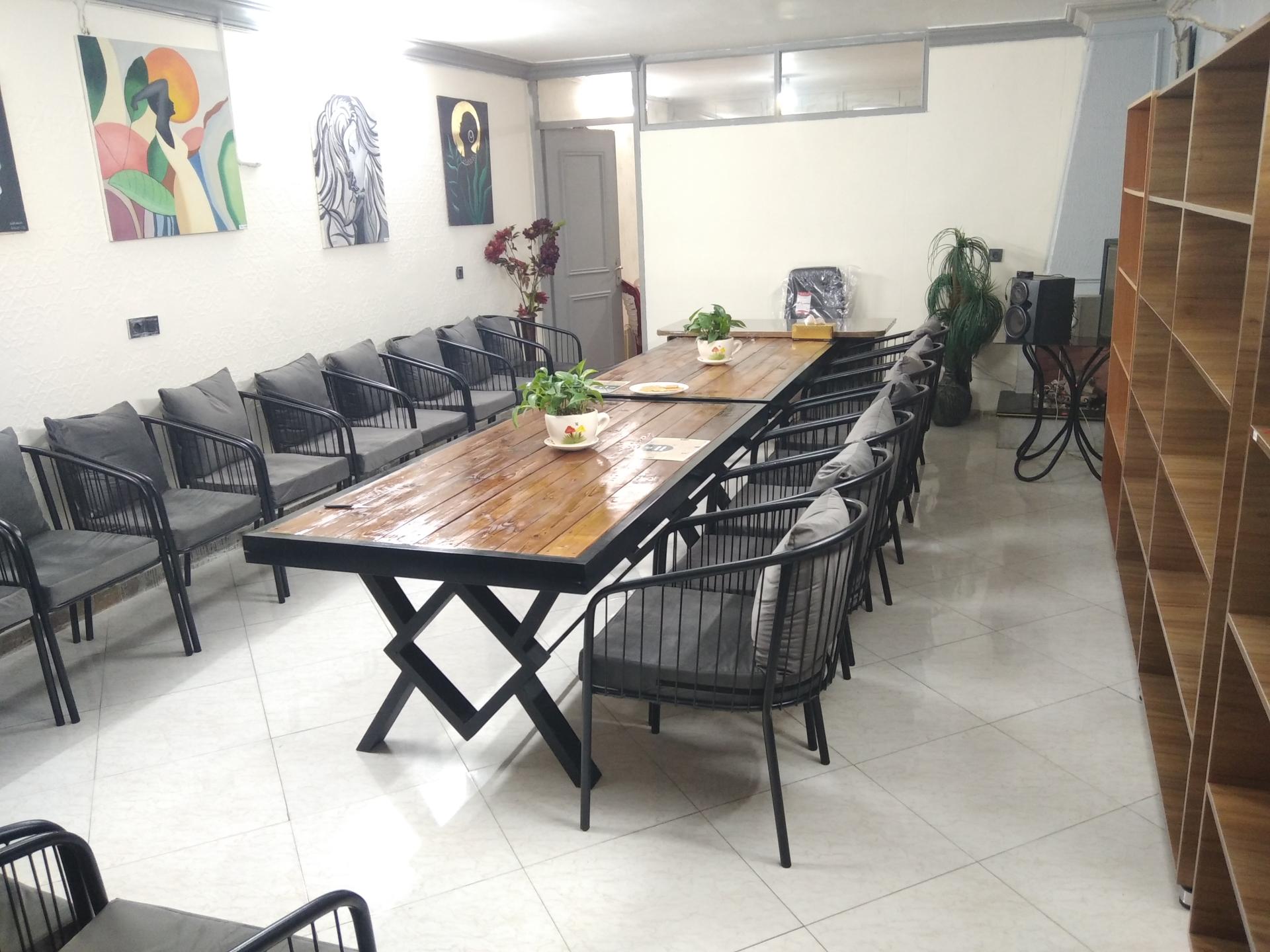 عکس کافه کتاب حضور عشق