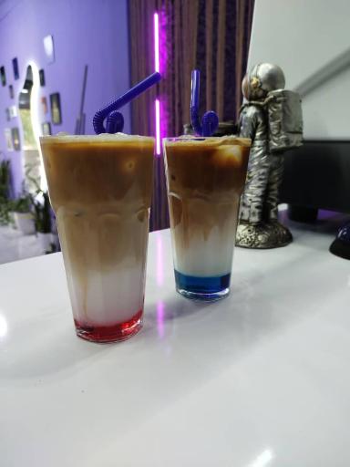عکس کافه بنفش