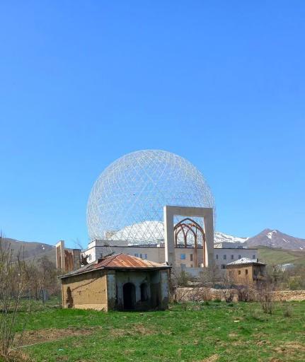 مرکز همایش های قرآنی و بین المللی همدان