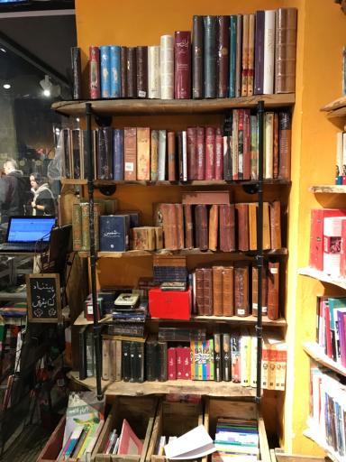 عکس کتابفروشی حوض نقره