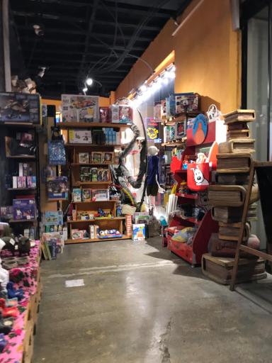 عکس کتابفروشی حوض نقره