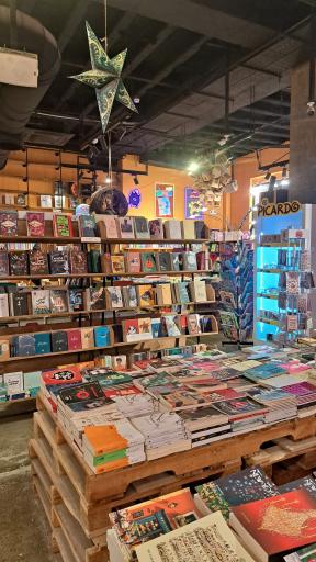 کتابفروشی حوض نقره