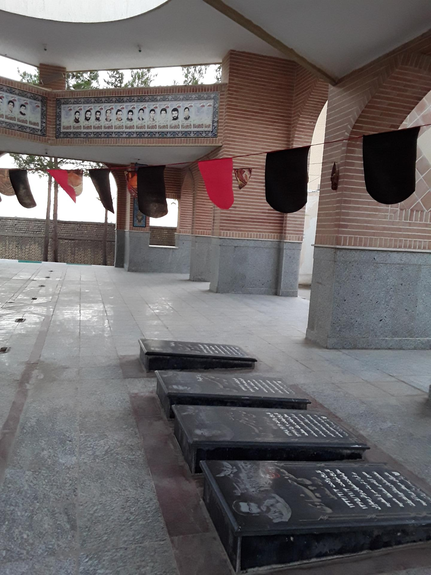 عکس گلزار شهدای کربکند 