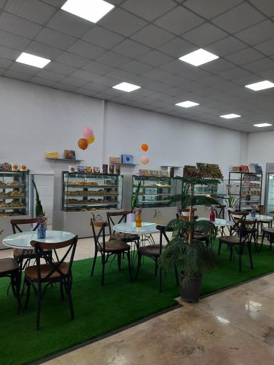 عکس خانه کیک و شیرینی رضا