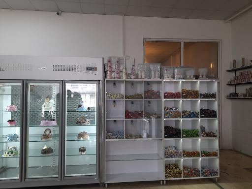 عکس خانه کیک و شیرینی رضا