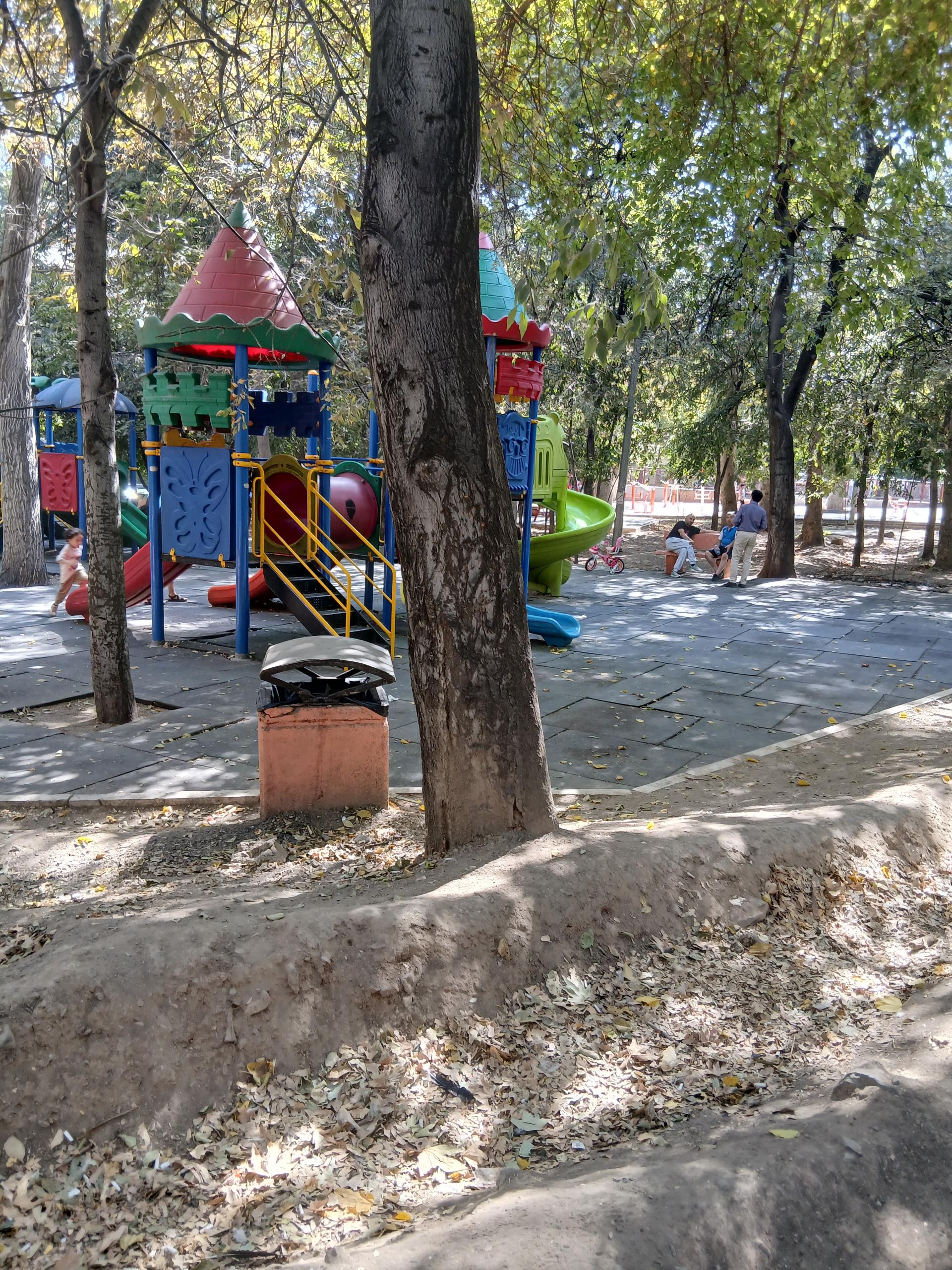 عکس زمین بازی کودکان