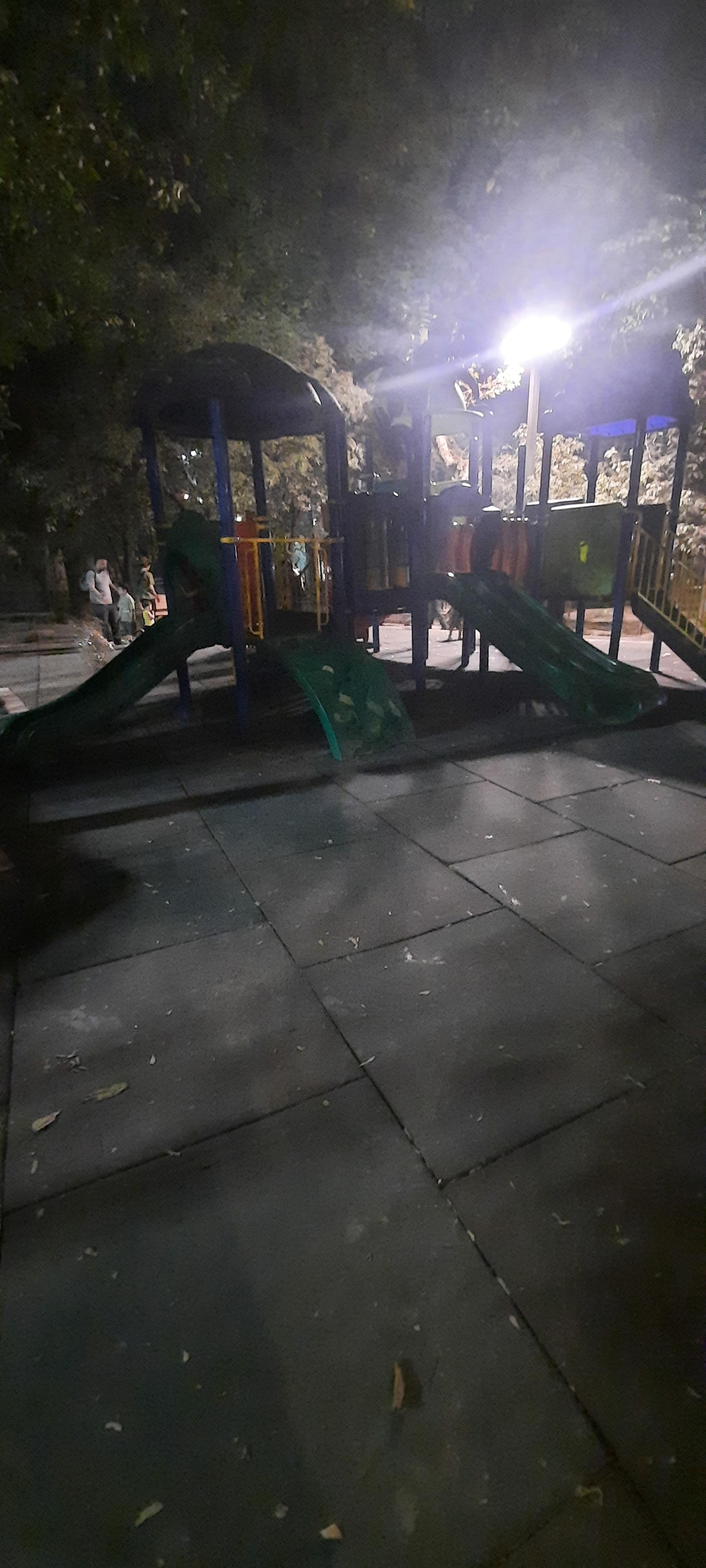 عکس زمین بازی کودکان