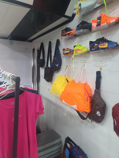 عکس لوازم ورزشی سرخ‌ آبی