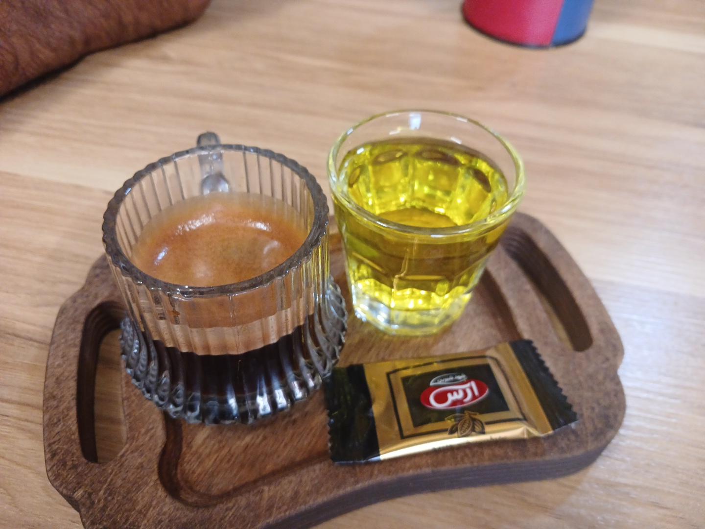 عکس کافه چاپلین