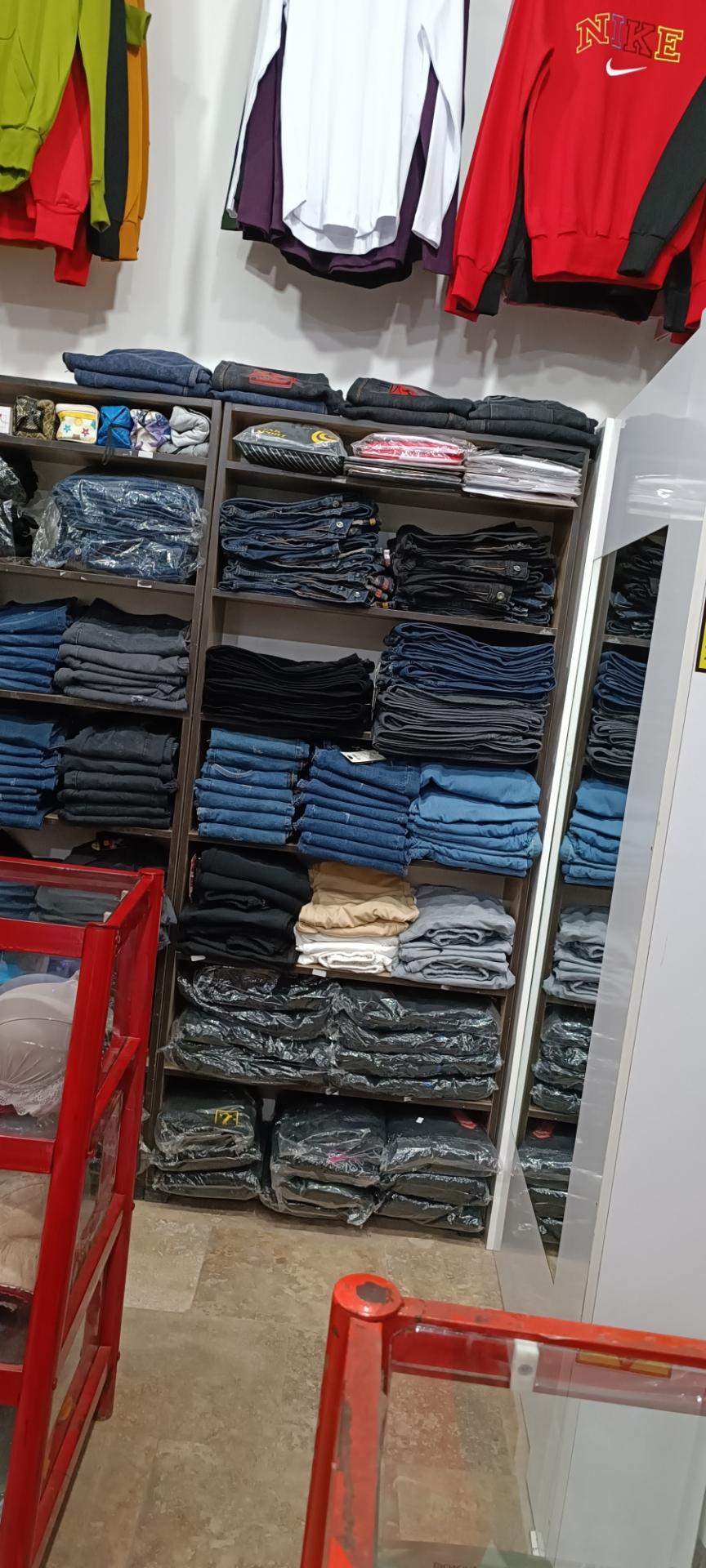 عکس فروشگاه پوشاک و لوازم آرایشی قاصدک