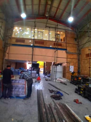 عکس لارآ داربست