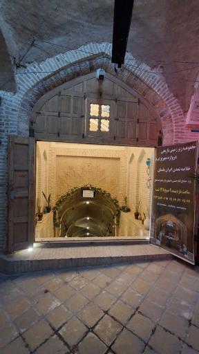 عکس مجموعه زیرزمینی دروازه مهریز