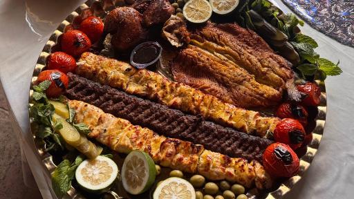 عکس  رستوران  و سفره خانه سنتی ایرانیان