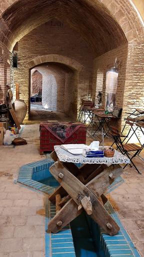 عکس مجموعه زیرزمینی دروازه مهریز