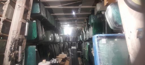 عکس شیشه اتومبیل قطبی