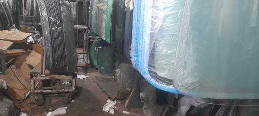 عکس شیشه اتومبیل قطبی