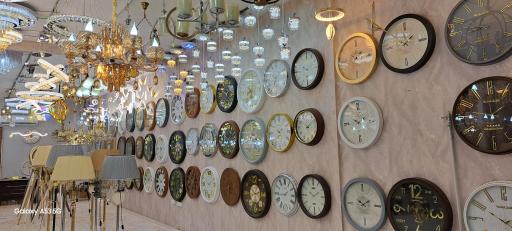 عکس شهر لوستر و ساعت نور باران