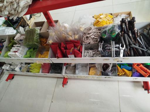 عکس فروشگاه لوازم زنبورداری جهانی