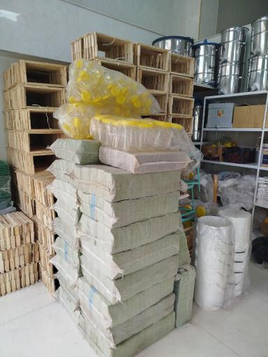 عکس فروشگاه لوازم زنبورداری جهانی