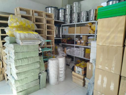 عکس فروشگاه لوازم زنبورداری جهانی