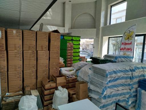 عکس فروشگاه لوازم زنبورداری جهانی