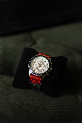 عکس ساخت تخصصی بند ساعت چرمی زَروان