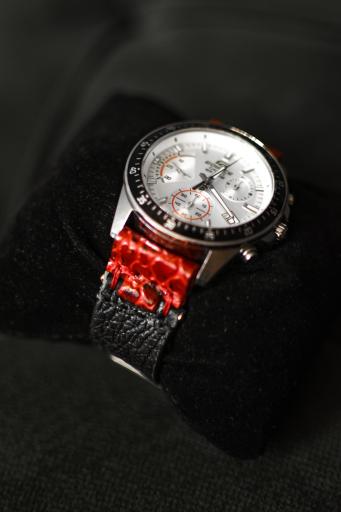 عکس ساخت تخصصی بند ساعت چرمی زَروان