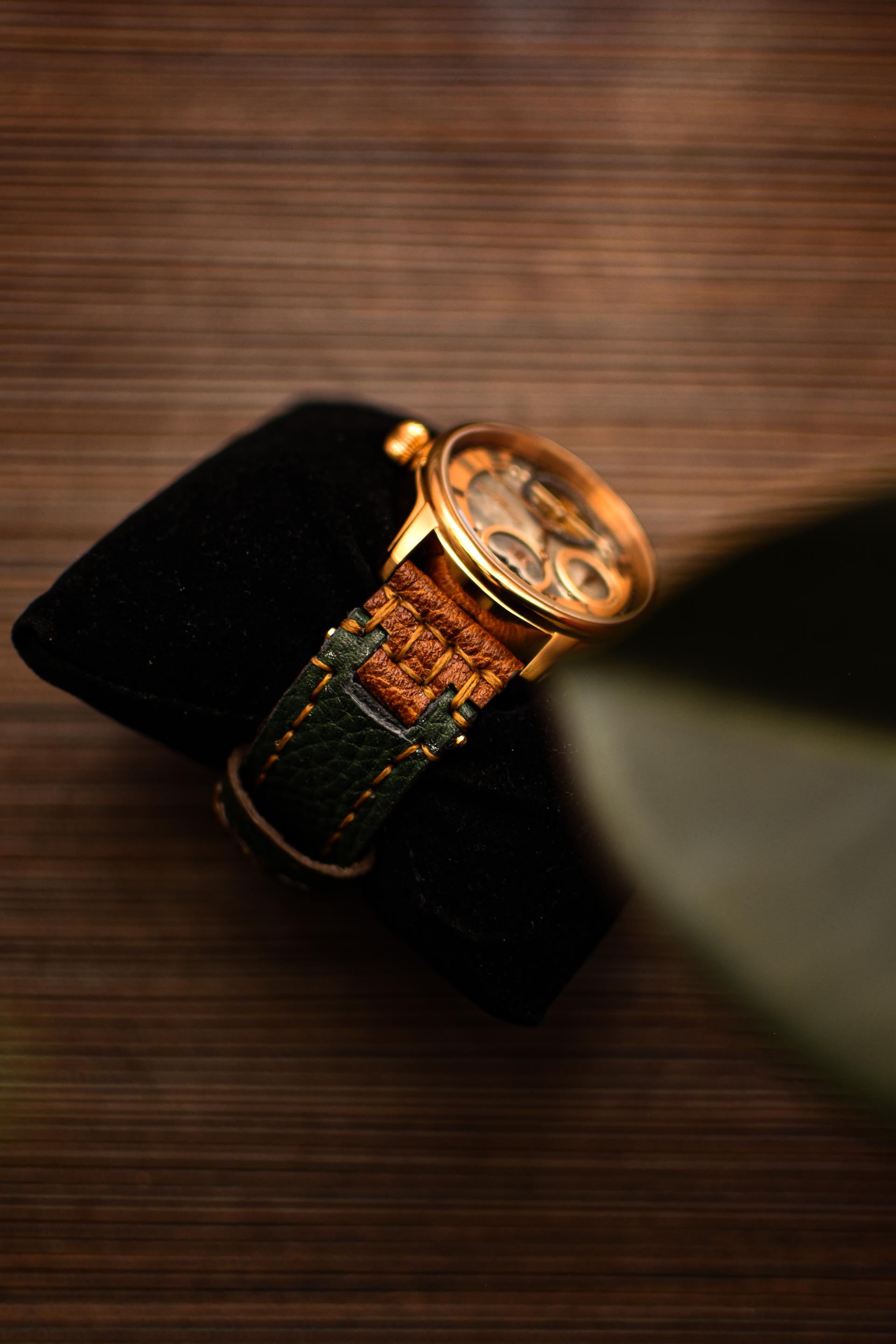 عکس ساخت تخصصی بند ساعت چرمی زَروان