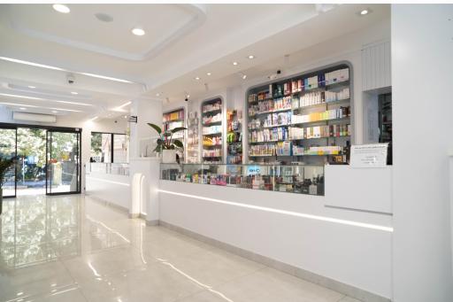 عکس داروخانه شبانه روزی دکتر شریعت