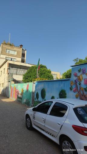 عکس دبیرستان دخترانه ولیعصر