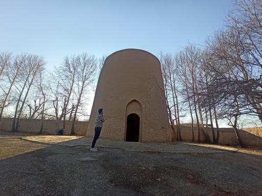 عکس برج آرامگاه بابا محمود