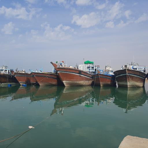 عکس لنگرگاه کشتی های مسافری و باری