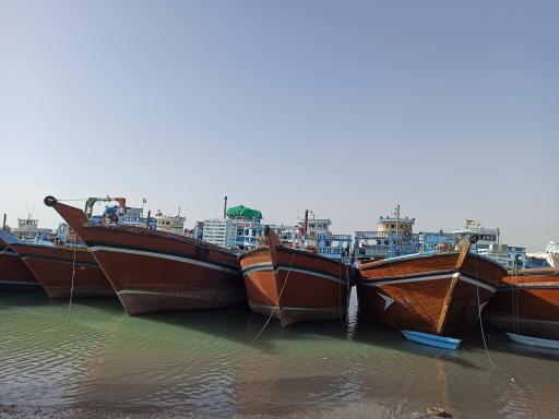عکس لنگرگاه کشتی های مسافری و باری