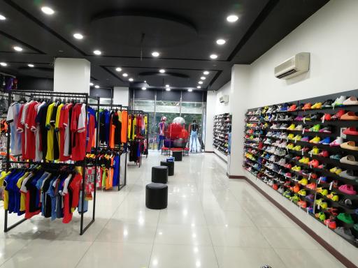 عکس پوشاک و لوازم ورزشی نایس اسپرت