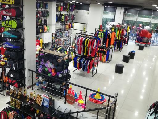 عکس پوشاک و لوازم ورزشی نایس اسپرت