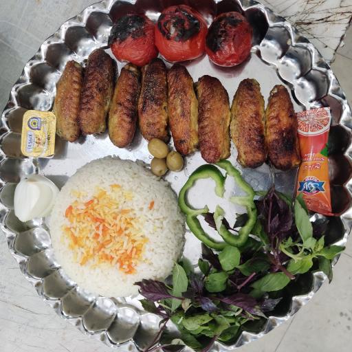 عکس تهیه غذای باباخان 