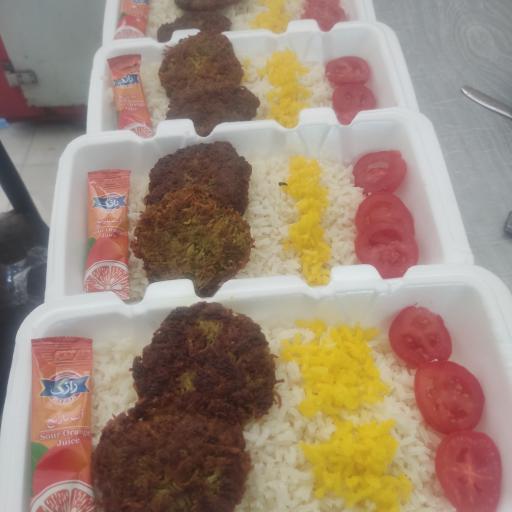 عکس تهیه غذای باباخان 
