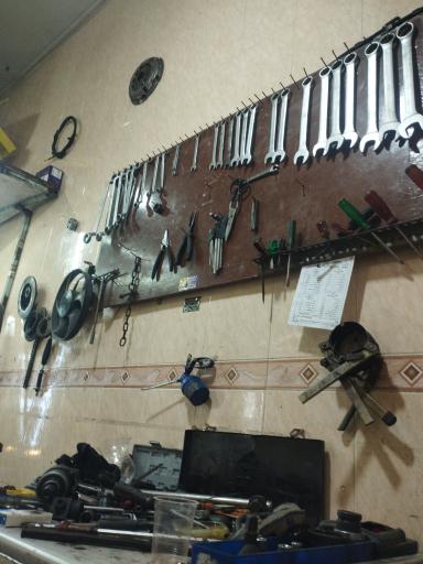 عکس تعمیرگاه مکانیکی آهنگری