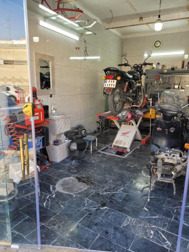 عکس تعمیرگاه موتورسیکلت مهدی