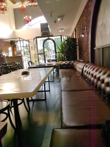 عکس کافه رستوران کی من